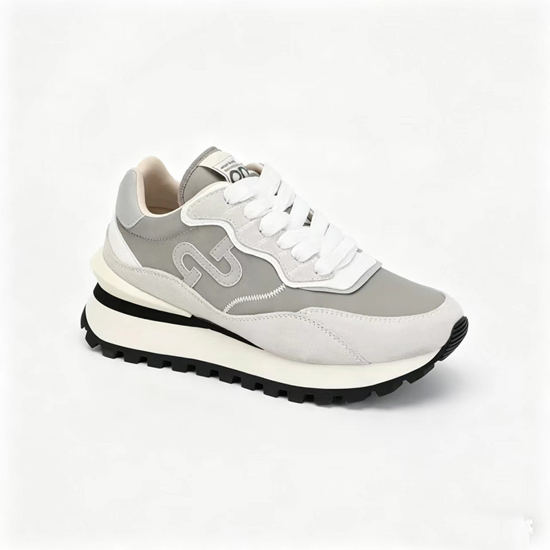 Art-Inspired White Paint Sneakers – Minimal Yet Bold - Image 4